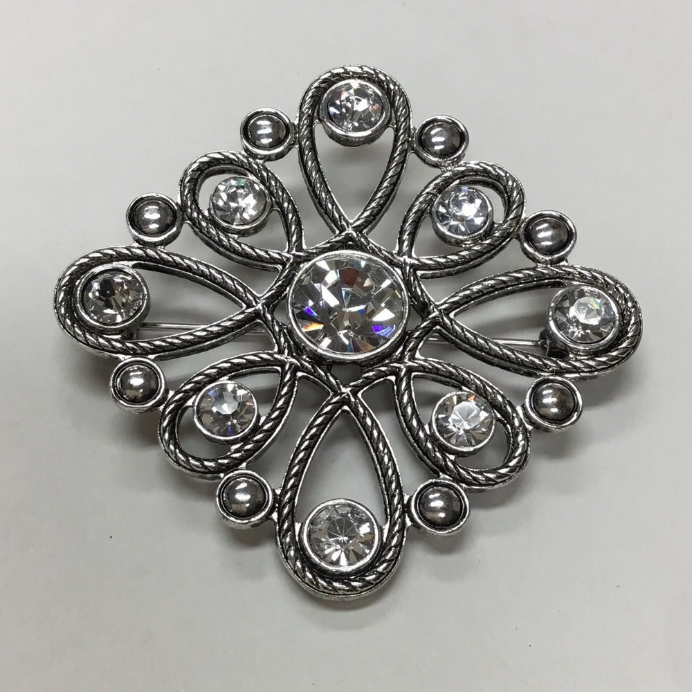 Brooch New Lovely Silver Square with Stones
